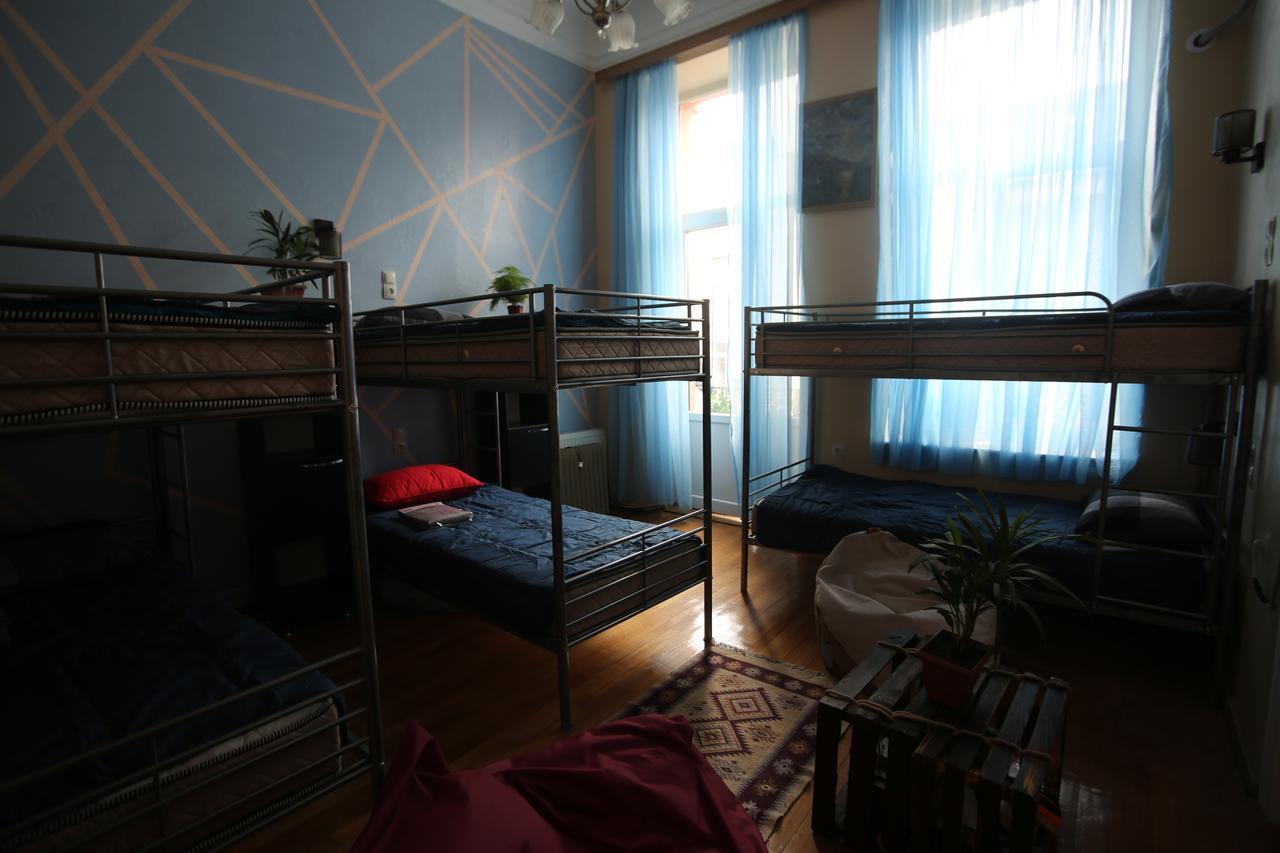 Lilus Hostel Батумі Екстер'єр фото