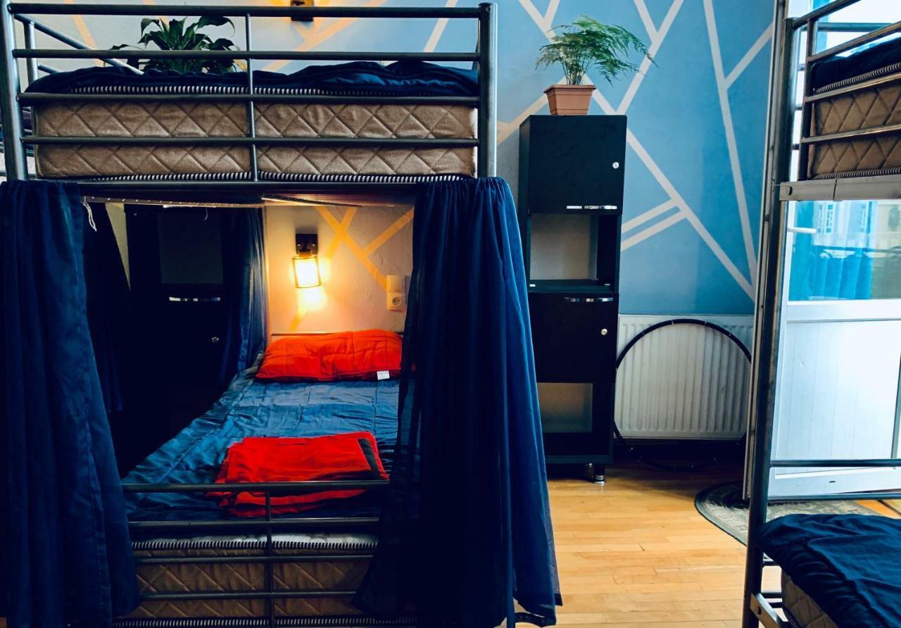 Lilus Hostel Батумі Екстер'єр фото