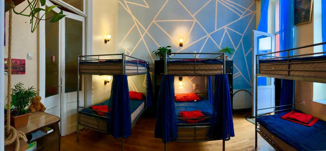 Lilus Hostel Батумі Екстер'єр фото